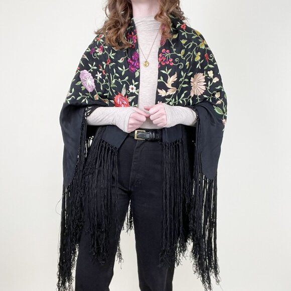 Vintage Piano Shawl Embroidered Floral Silk Fringe Witchy Boho Bohemian Manila - Picture 8 of 14
